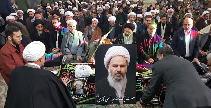 پیکر آیت الله نمازی در قم تشییع و به خاک سپرده شد پیکر آیت الله نمازی در قم تشییع و به خاک سپرده شد