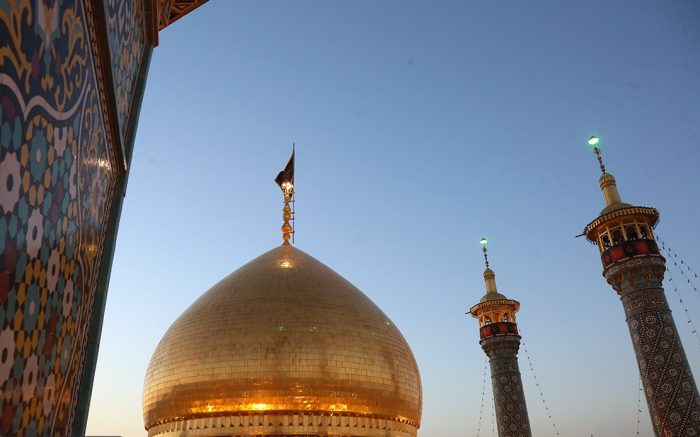 اهتزاز پرچم عزای حضرت زینب(س) بر فراز گنبد حرم مطهر اهتزاز پرچم عزای حضرت زینب(س) بر فراز گنبد حرم مطهر