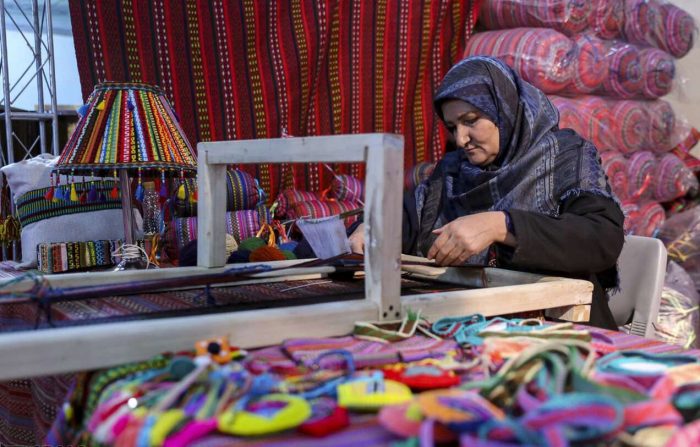 توجه به حوزه رفاه اجتماعی و اشتغال بانوان سرپرست خانوار توجه به حوزه رفاه اجتماعی و اشتغال بانوان سرپرست خانوار
