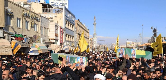 تشییع پیکر ۲ شهید مدافع حرم فاطمیون در قم تشییع پیکر ۲ شهید مدافع حرم فاطمیون در قم