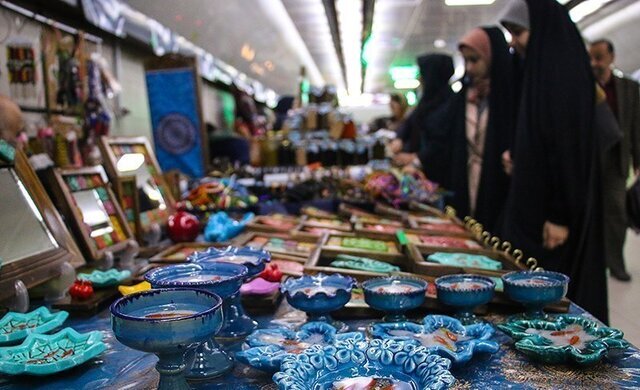 فعالیت پنج هزار و ۳۰۰ هنرمند ثبت شده صنایع دستی در قم فعالیت پنج هزار و ۳۰۰ هنرمند ثبت شده صنایع دستی در قم