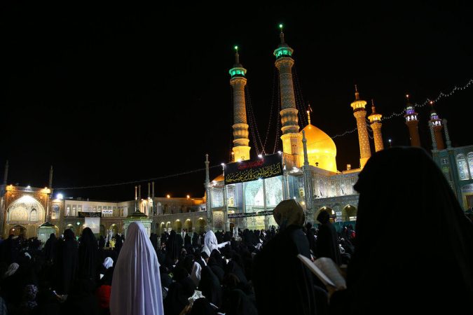 آیین احیای شب نوزدهم ماه رمضان در حرم حضرت معصومه برگزار شد آیین احیای شب نوزدهم ماه رمضان در حرم حضرت معصومه برگزار شد
