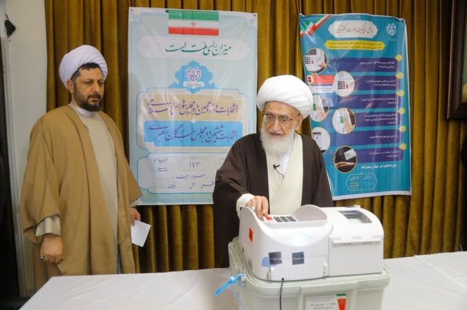 آیت الله نوری همدانی در انتخابات شرکت کرد آیت الله نوری همدانی در انتخابات شرکت کرد