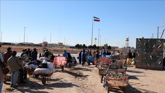 خروج بیش از ۲۰ هزار تبعه غیرمجاز از قم به کشور متبوع خروج بیش از ۲۰ هزار تبعه غیرمجاز از قم به کشور متبوع