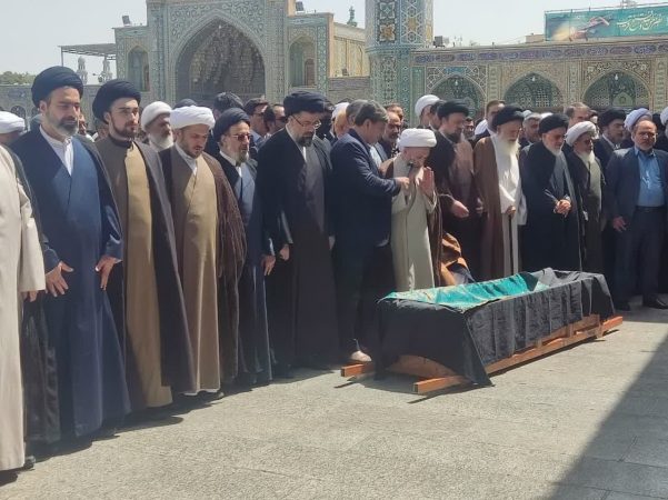 پیکر همسر آیتالله «سید مصطفی خمینی» در قم تشییع شد پیکر همسر آیتالله «سید مصطفی خمینی» در قم تشییع شد