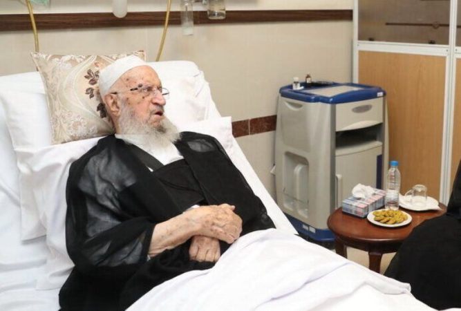 آیت الله مکارم شیرازی به بیمارستان منتقل شد آیت الله مکارم شیرازی به بیمارستان منتقل شد