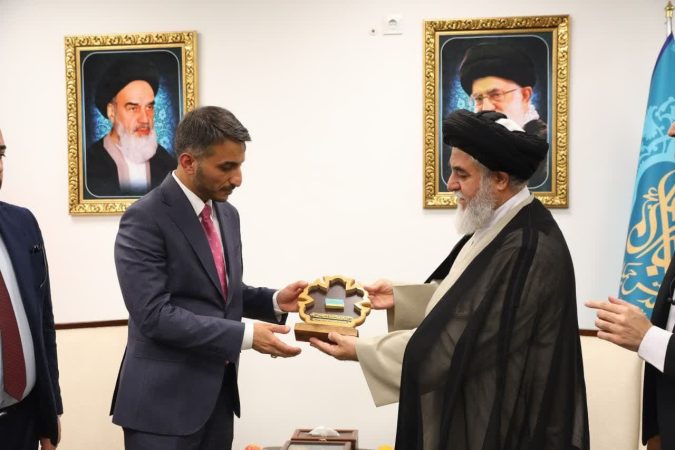 استاندار نجف خادم مسجد جمکران شد استاندار نجف خادم مسجد جمکران شد