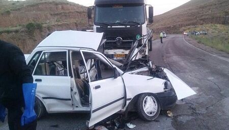 تصادف زنجیرهای در جاده قم - اراک یک فوتی برجای گذاشت تصادف زنجیرهای در جاده قم – اراک یک فوتی برجای گذاشت