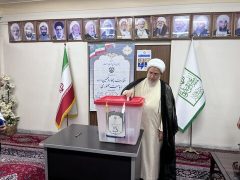 آیت الله اراکی رأی خود را به صندوق انداخت
