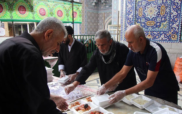 خدمترسانی موکبها به عزاداران حسینی در حرم مطهر بانوی کرامت خدمترسانی موکبها به عزاداران حسینی در حرم مطهر بانوی کرامت