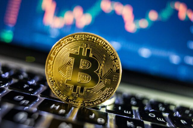 دستگیری باند کلاهبرداری ارز دیجیتالی در قم دستگیری باند کلاهبرداری ارز دیجیتالی در قم