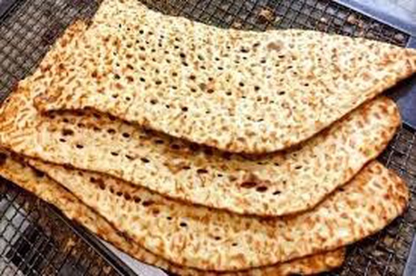 توزیع نان صلواتی در بقاع متبرکه قم همزمان با وفات حضرت معصومه(س) توزیع نان صلواتی در بقاع متبرکه قم همزمان با وفات حضرت معصومه(س)