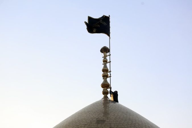 آیین تعویض پرچم گنبد مطهر حرم حضرت معصومه(س)
