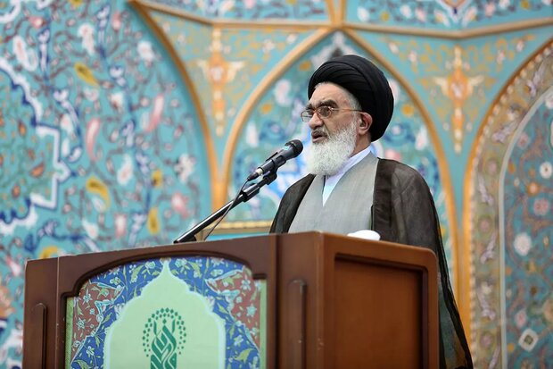دانشگاه محل تولید علم و انجام فعالیتهای سیاسی به نفع مردم و انقلاب باشد دانشگاه محل تولید علم و انجام فعالیتهای سیاسی به نفع مردم و انقلاب باشد