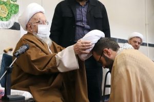 آیین عمامه گذاری طلاب با حضور مراجع تقلید در قم برگزار شد