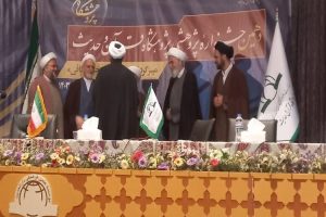 برگزاری آیین رونمایی از ترجمه کتاب الکافی در مؤسسه دارالحدیث قم