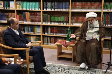 آیت‌الله کریمی جهرمی: خدمت‌رسانی صادقانه مایه امید و نشاط جامعه است