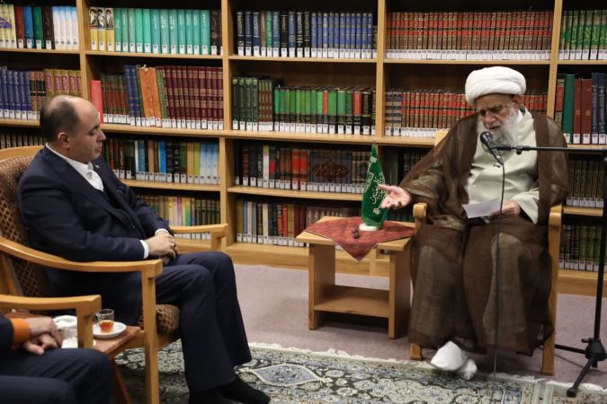 آیت‌الله کریمی جهرمی: خدمت‌رسانی صادقانه مایه امید و نشاط جامعه است