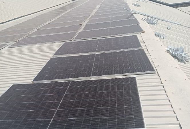 بهره‌برداری از نخستین نیروگاه خورشیدی سازمان زندان‌ها در قم با حمایت استانداری